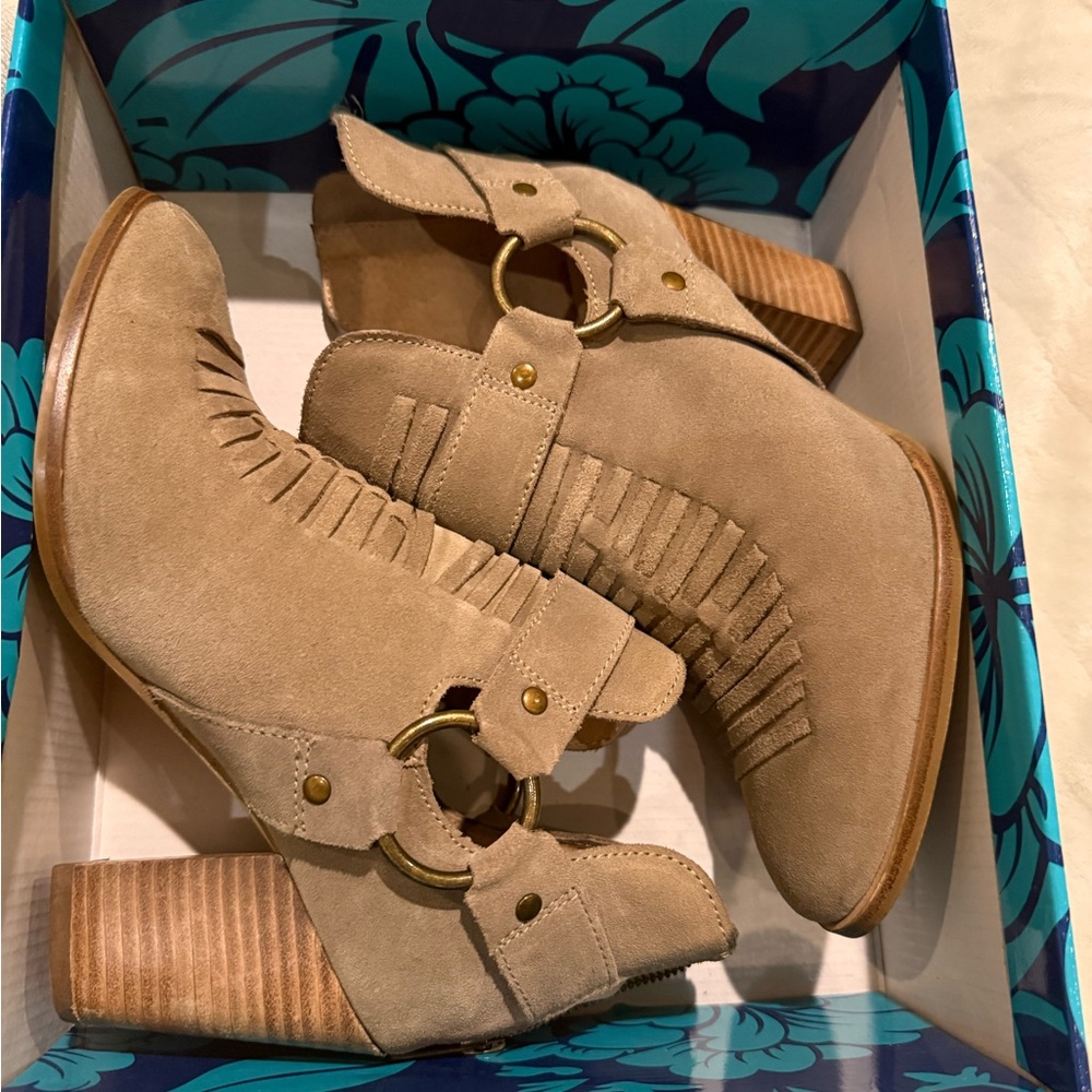 Seychelles Tan Heeled Boots with Ring Accent
